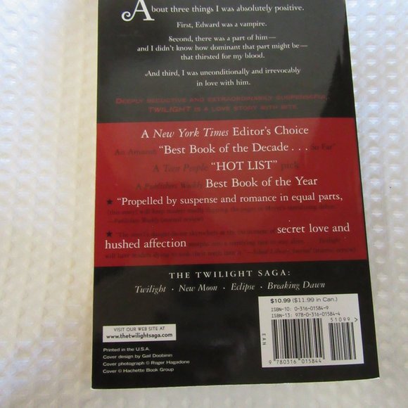 Paperback Book Twilight   The #1 New York Times Best Seller by Stephenie Meyer - Picture 7 of 11